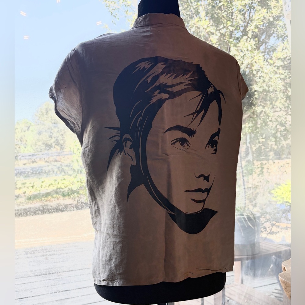 Vintage 80's era Silk Mandarin Collar Screen Print Art Tee Women's Fitted Blouse